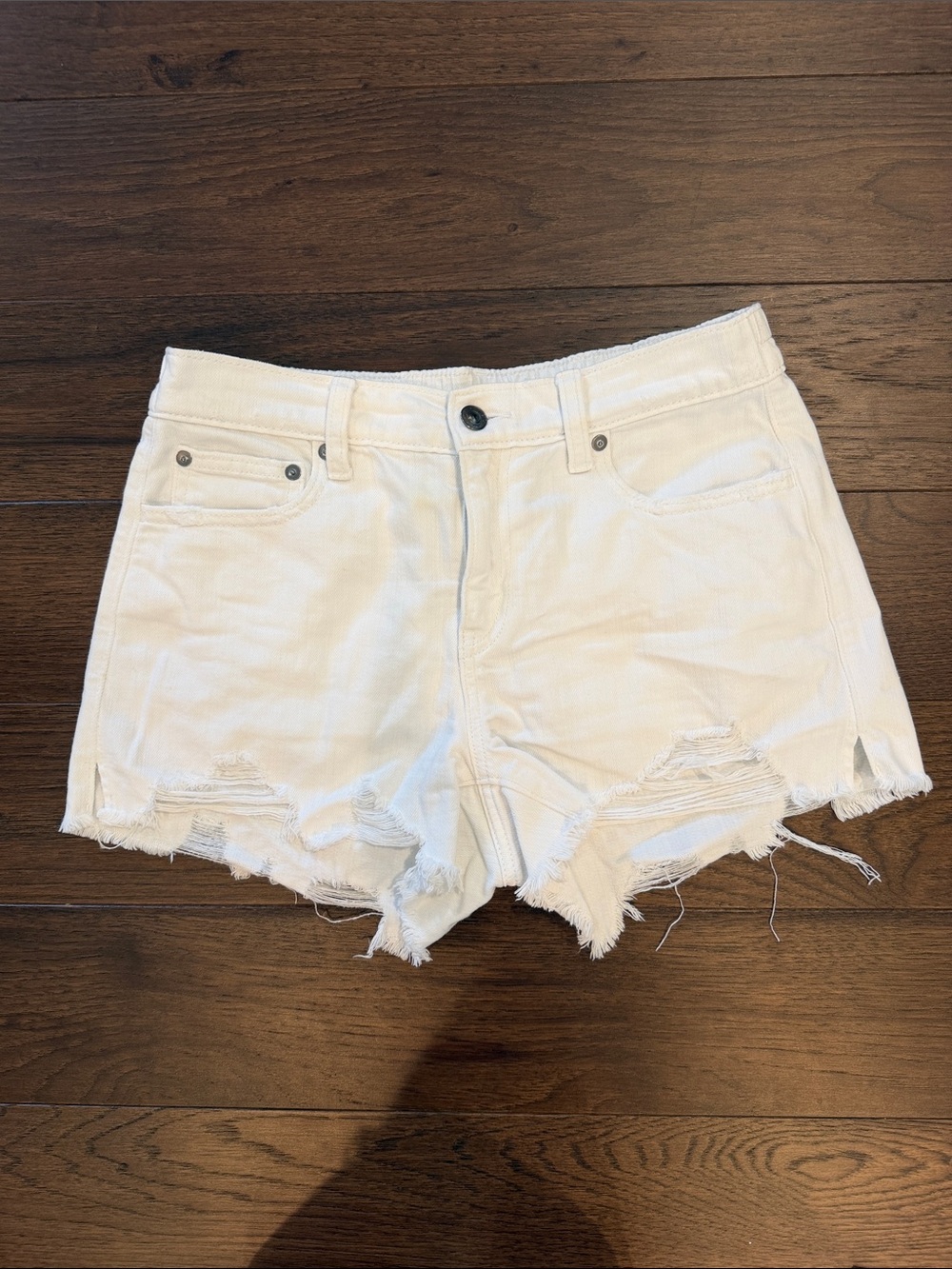 aerie White Distressed Frayed Hem Denim Shorts Size Small - C59-007